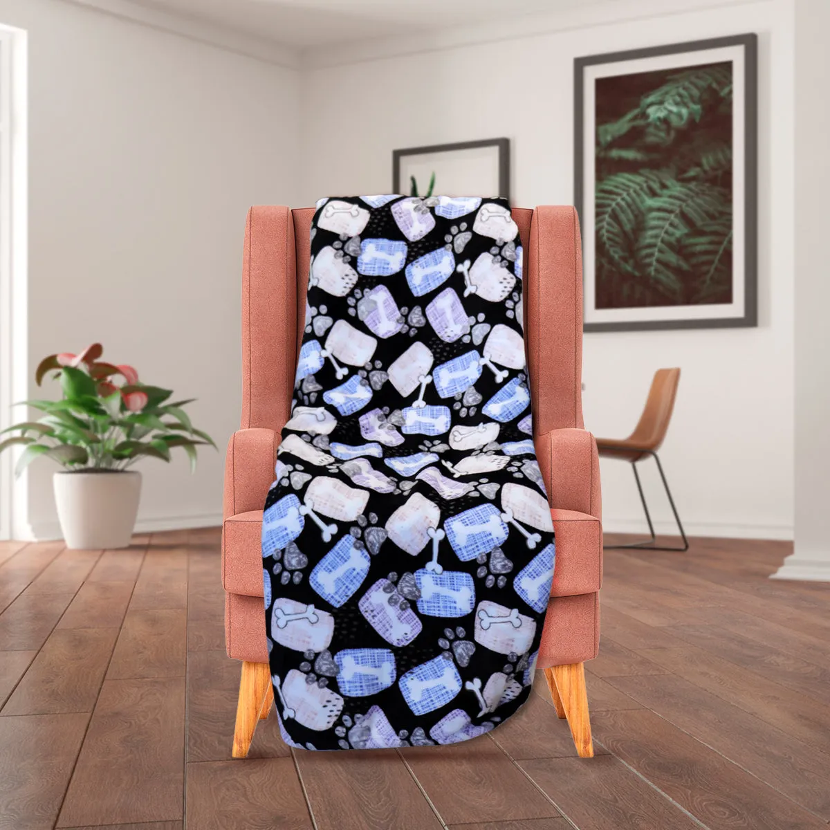 Cobija Afelpada color Negro con Diseo de Huesitos, 179x148cm