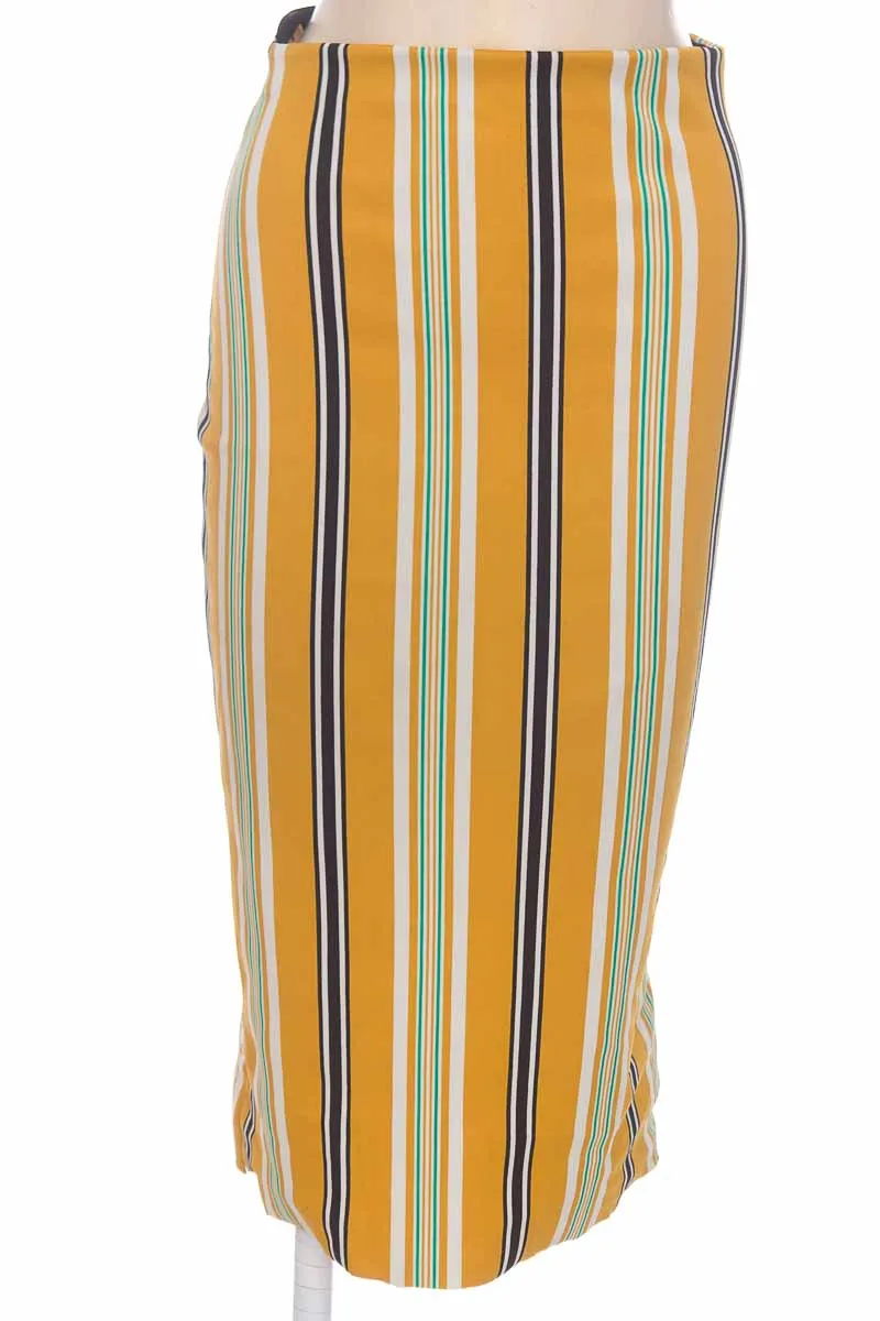 Falda color Amarillo - Closeando